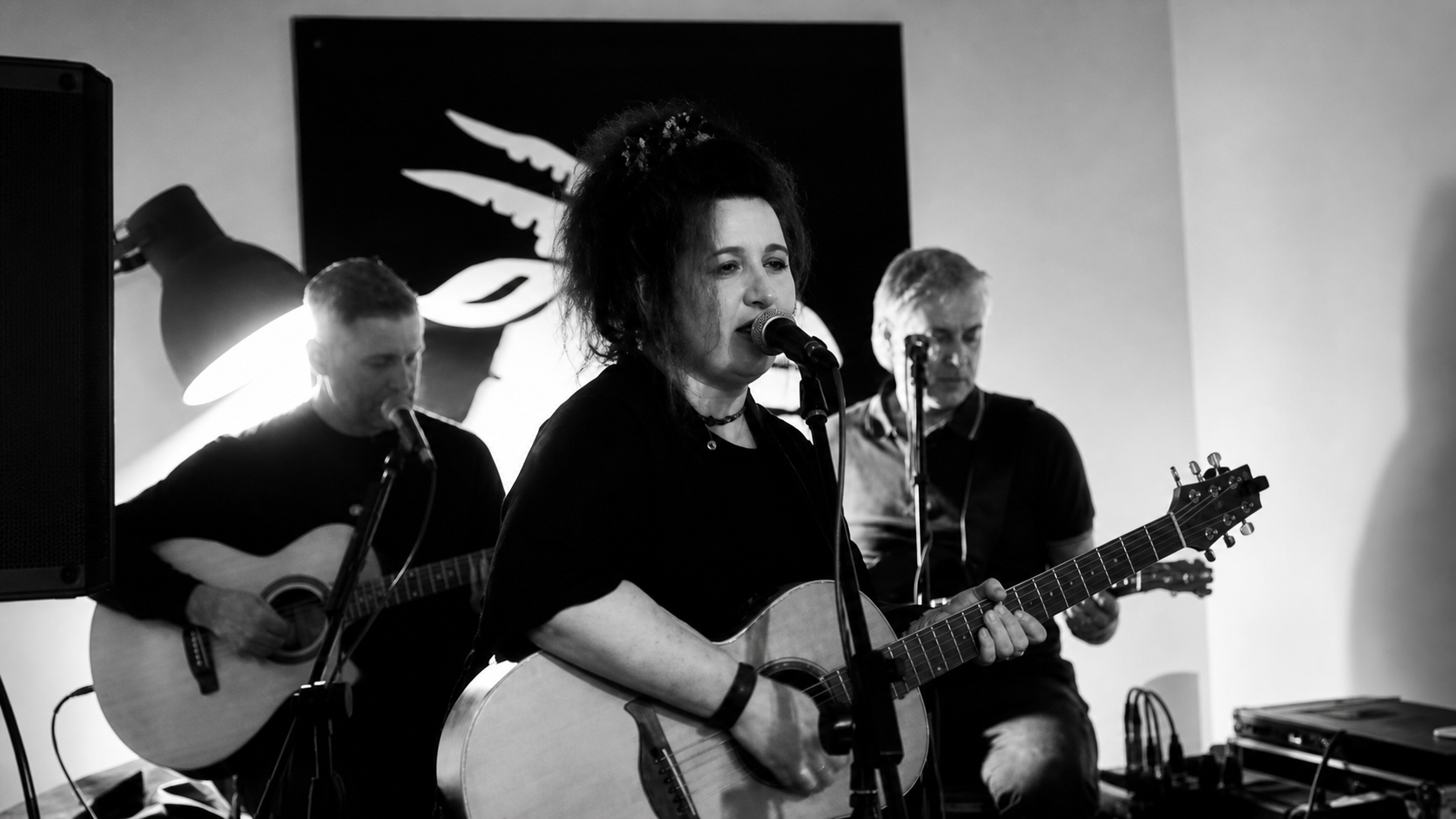 2HD Unplugged performing an intimate acoustic set